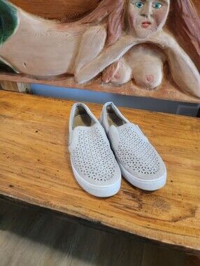 Vionic "Splendid Kani" Size 9 Light Gray Perforated Leather Slip-on Sneakers